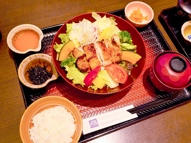 もろみチキンの彩りサラダボウルとしそひじきご飯定食