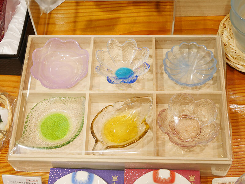 ガラス製の小皿セット